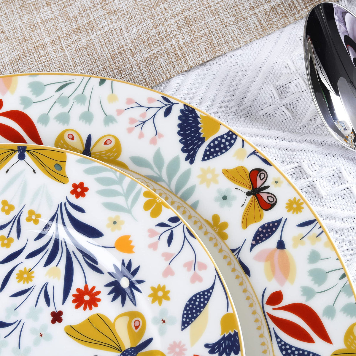 16 Piece Vintage Porcelain Dinnerware Set for 4 W31316
